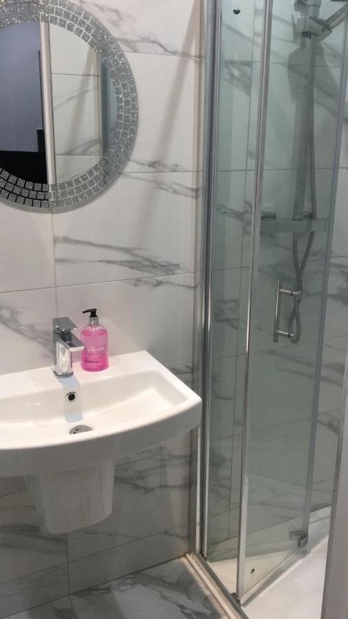 Hotel Grand Bleu - London - Next To Piccadilly Line Tube Station & Brand New Facilities Esterno foto