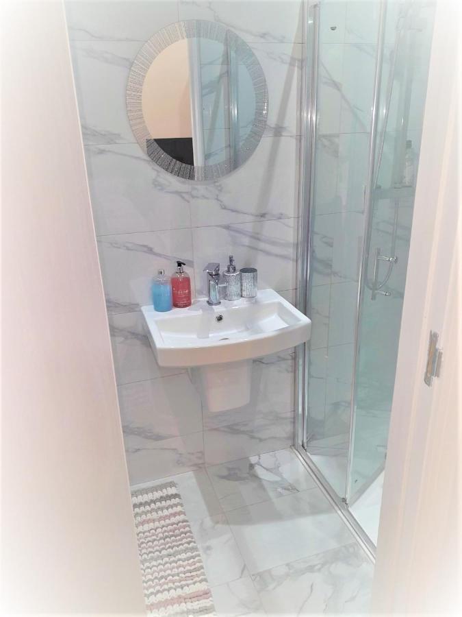 Hotel Grand Bleu - London - Next To Piccadilly Line Tube Station & Brand New Facilities Esterno foto