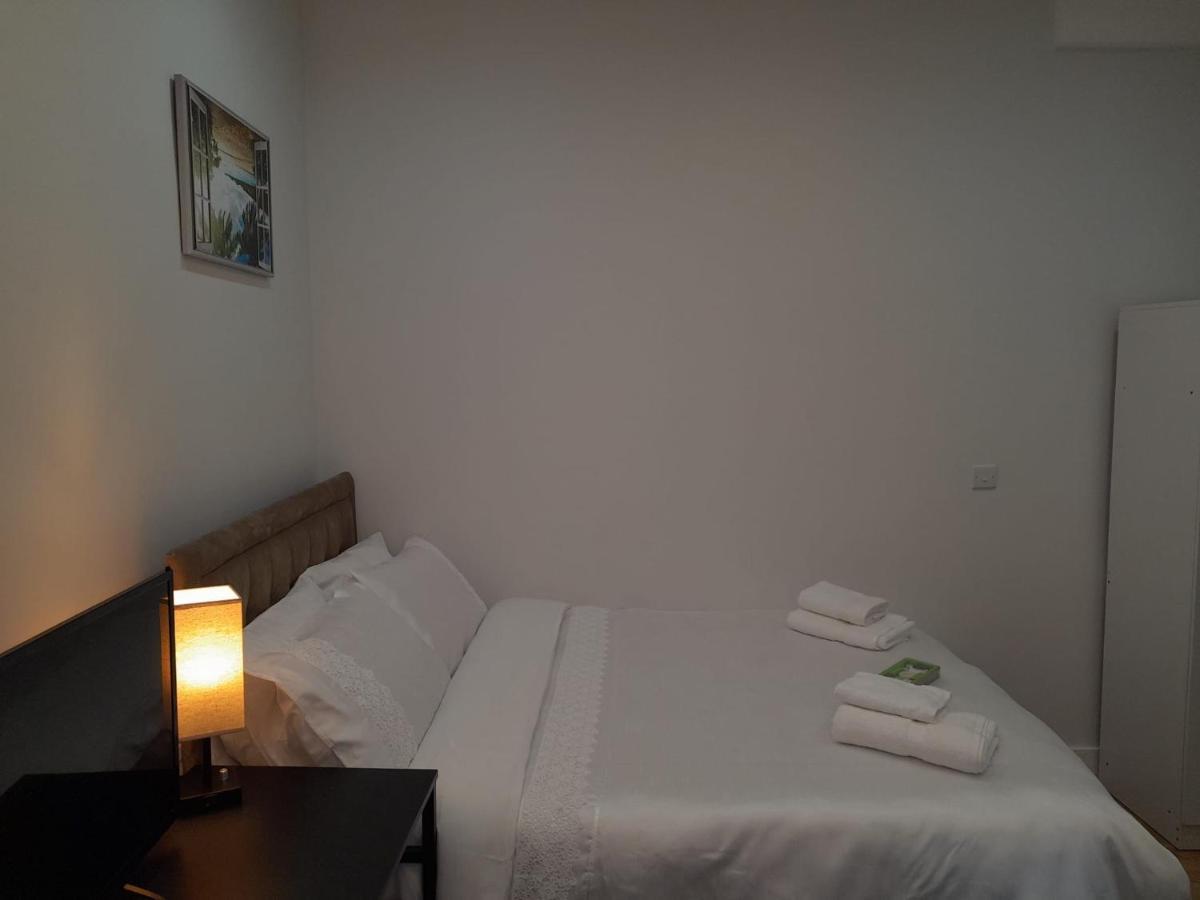 Hotel Grand Bleu - London - Next To Piccadilly Line Tube Station & Brand New Facilities Esterno foto