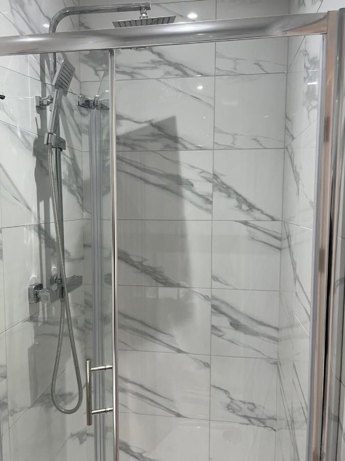 Hotel Grand Bleu - London - Next To Piccadilly Line Tube Station & Brand New Facilities Esterno foto